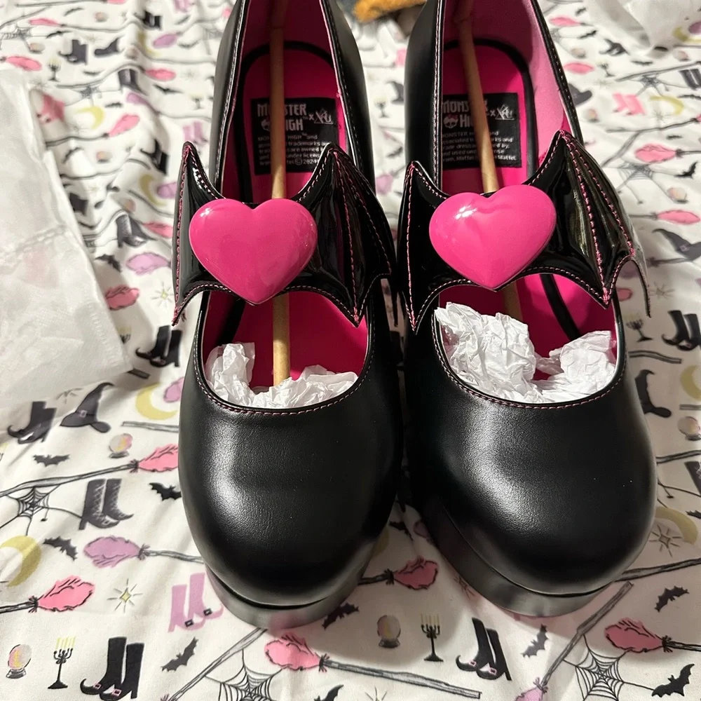 NWOB YRU Monster High Draculaura Deelite Heels - Picture 3 of 8